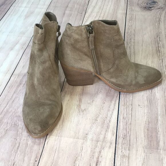 T&B Taupe Leather Block Heel Zip Ankle booties - Picture 2 of 10